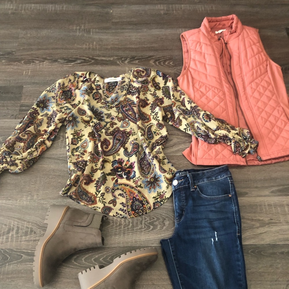 NWOT Beautiful fall Blouse